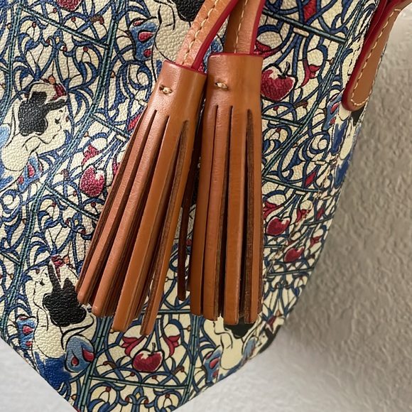 Disney Snow White Dooney and Bourke crossbody - Picture 4 of 9